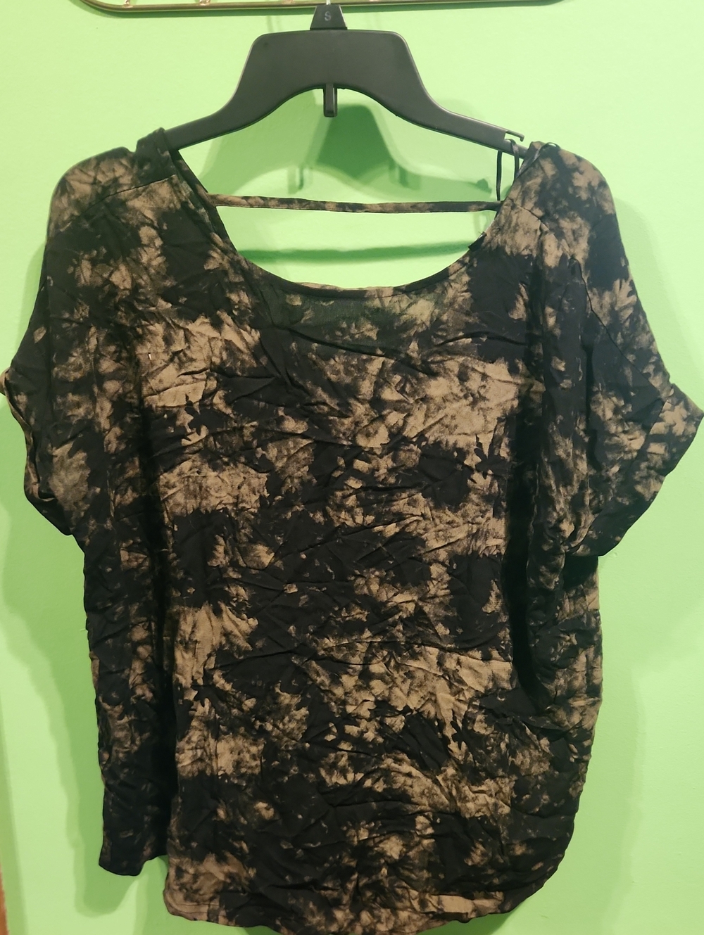 Cut Out R&R Top